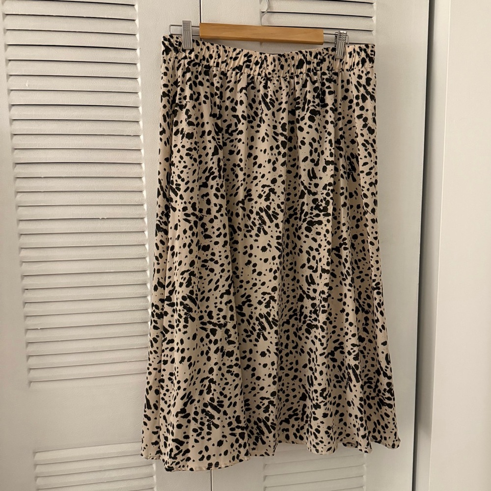 XXL TAN & BLACK SPOTTED SKIRT
